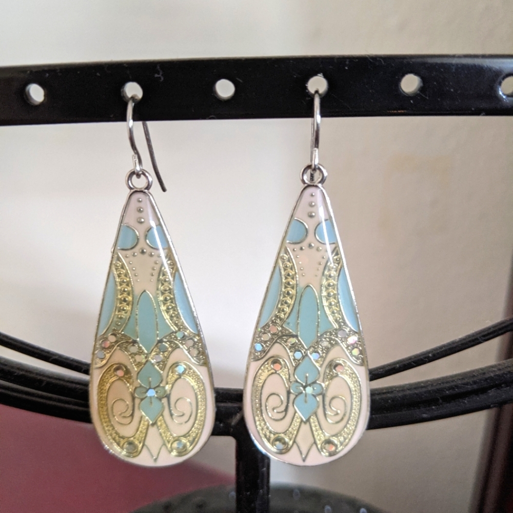 🔥 NWOT Teardrop Turquoise Nickel free earring